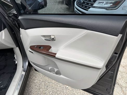 Used 2012 Toyota Venza XLE w/ XLE Premium Pkg FWD image 16