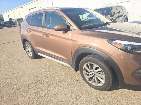 Used 2017 Hyundai Tucson SE image 2
