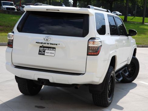 Used 2021 Toyota 4Runner SR5 AWD/4WD image 12