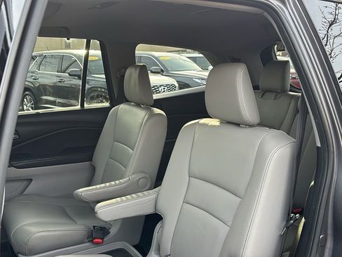 Used 2019 Honda Pilot Touring image 28