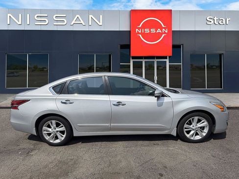 Used 2015 Nissan Altima 2.5 SV w/ Convenience Package FWD image 4