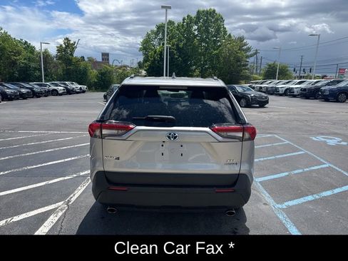 Used 2021 Toyota RAV4 XLE AWD/4WD image 8