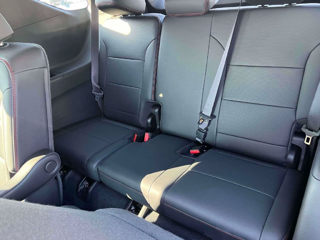 Used 2024 Chevrolet Traverse RS FWD image 7
