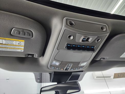 Used 2020 Ford F350 4x4 Crew Cab DRW Super Duty image 12