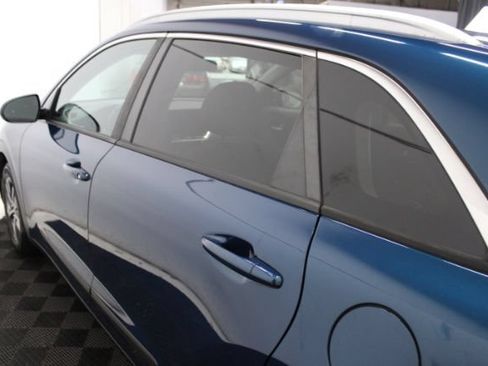 Used 2020 Kia Niro LXS FWD image 9