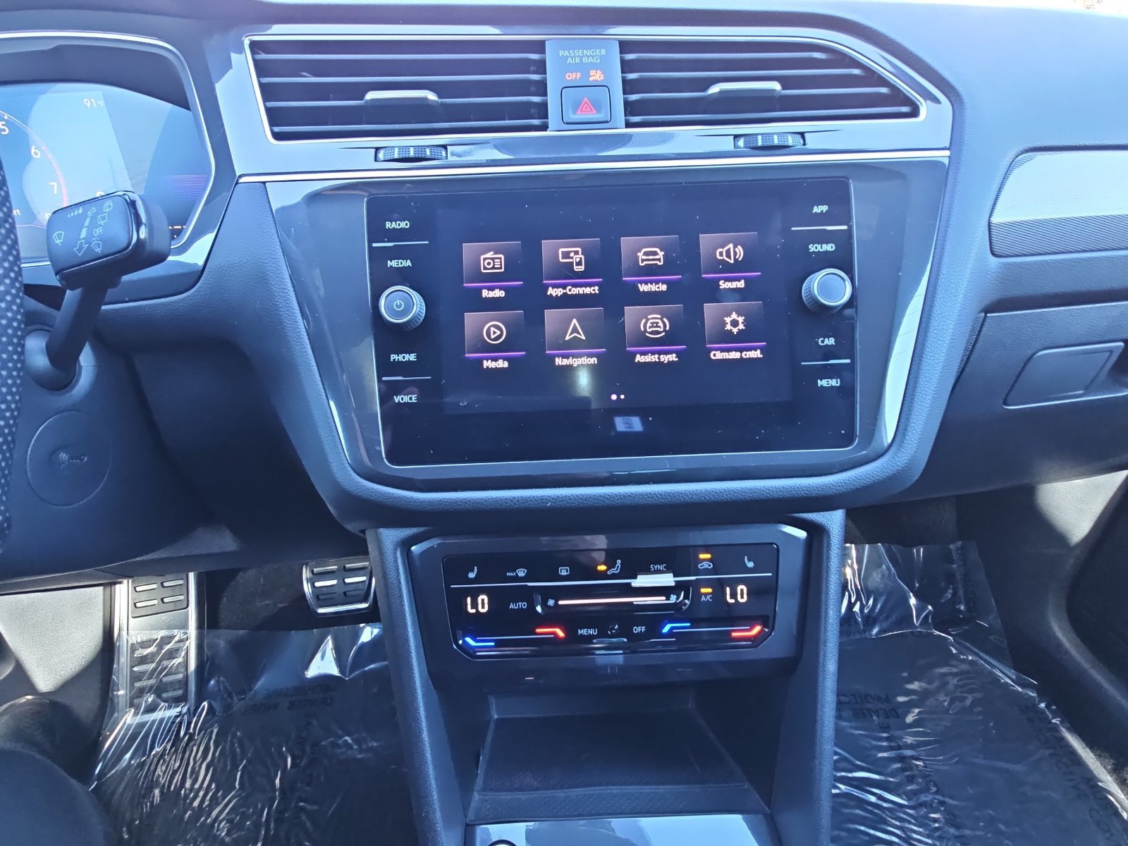 Certified 2023 Volkswagen Tiguan SE R-Line AWD/4WD image 19