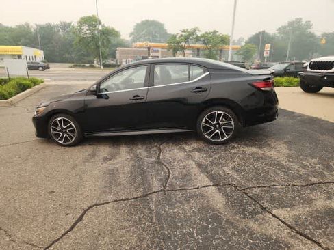Used 2025 Nissan Sentra SR FWD image 22