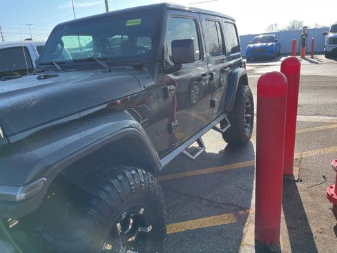 Used 2021 Jeep Wrangler Unlimited Sahara image 5