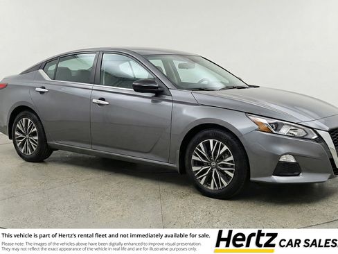 Used 2025 Nissan Altima 2.5 SV image 1