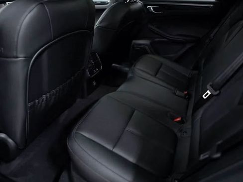 Certified 2025 Porsche Macan image 27