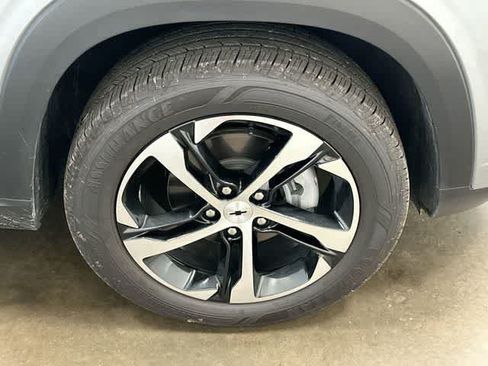 Used 2025 Chevrolet Trax RS FWD image 5