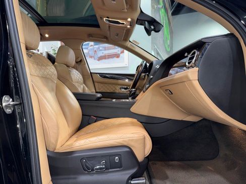 Used 2017 Bentley Bentayga image 57