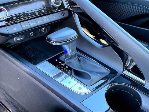 Used 2023 Hyundai Elantra Limited image 30