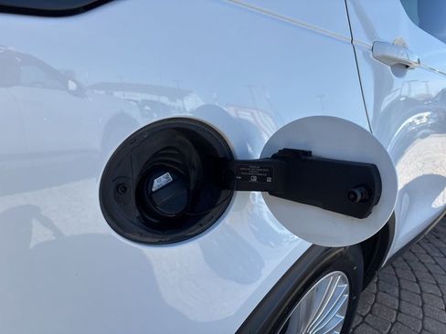 Used 2018 Land Rover Discovery HSE image 48