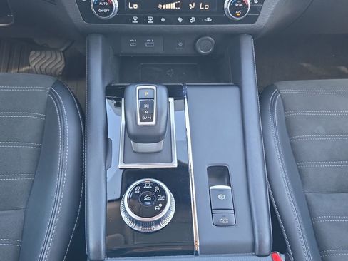 Used 2024 Mitsubishi Outlander FWD image 11