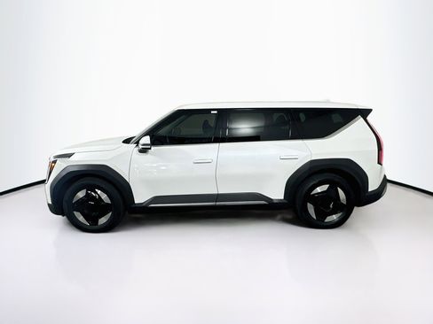 Used 2024 Kia EV9 Light RWD image 4
