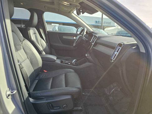 Used 2023 Volvo XC40 B4 Plus w/ Protection Package Premier FWD image 12