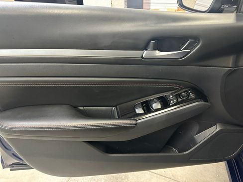 Used 2023 Nissan Altima 2.0 SR FWD image 9