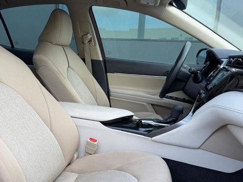 Used 2019 Toyota Camry LE w/ Convenience Package FWD image 17