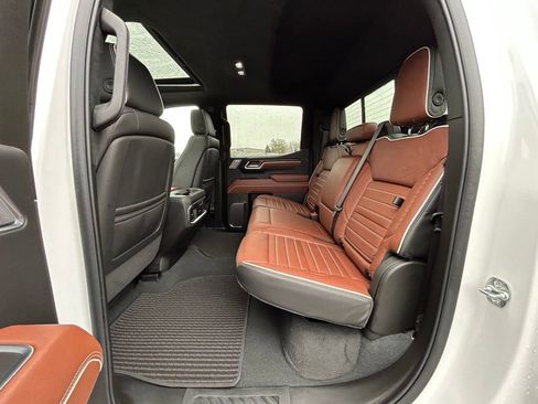 Used 2025 GMC Sierra 1500 Denali Ultimate image 11