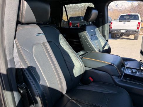 Used 2023 Ford Expedition Platinum image 27