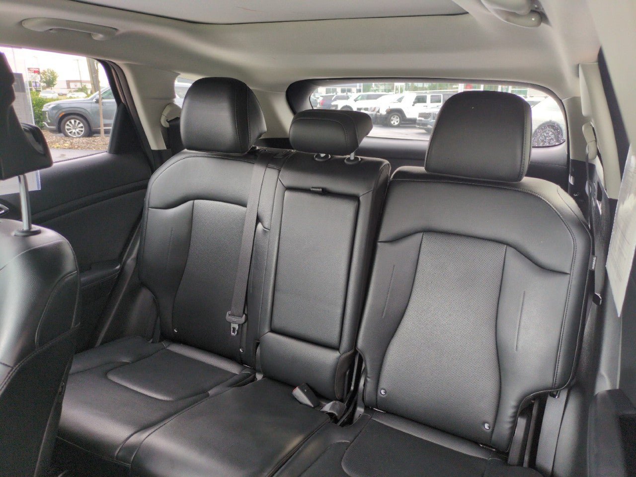 Certified 2025 Kia Sportage EX w/ Premium Package AWD/4WD image 25