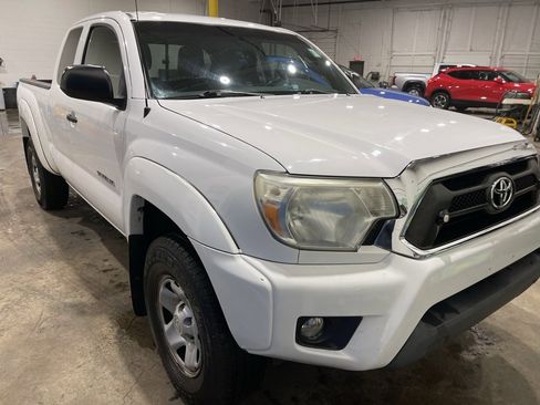 Used 2014 Toyota Tacoma 4x4 Access Cab V6 image 3