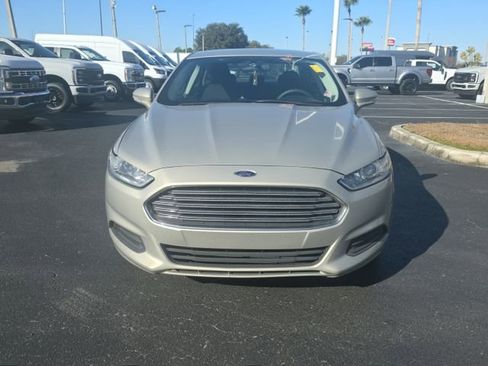 Used 2015 Ford Fusion SE image 3