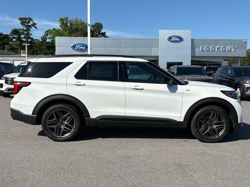 New 2026 Ford Explorer ST-Line w/ ST-Line Street Pack AWD/4WD image 6