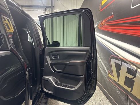 Used 2021 Nissan Titan PRO-4X w/ Pro-4x Convenience Package image 25