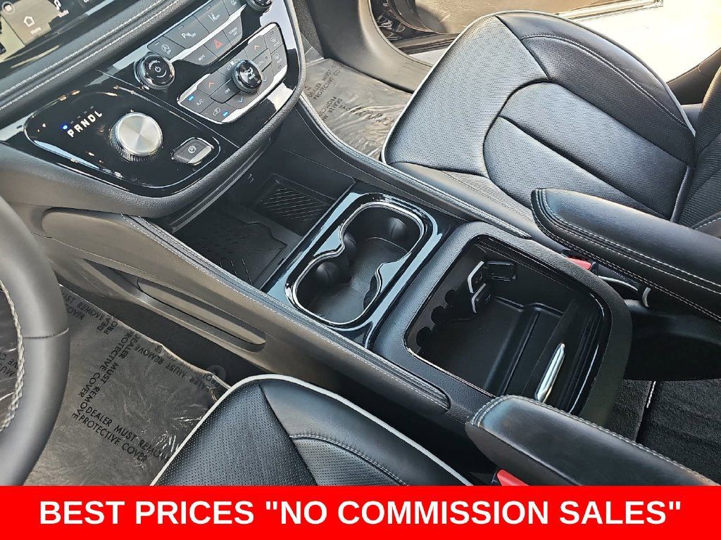 Used 2026 Chrysler Pacifica Limited w/ S Appearance Package FWD image 26
