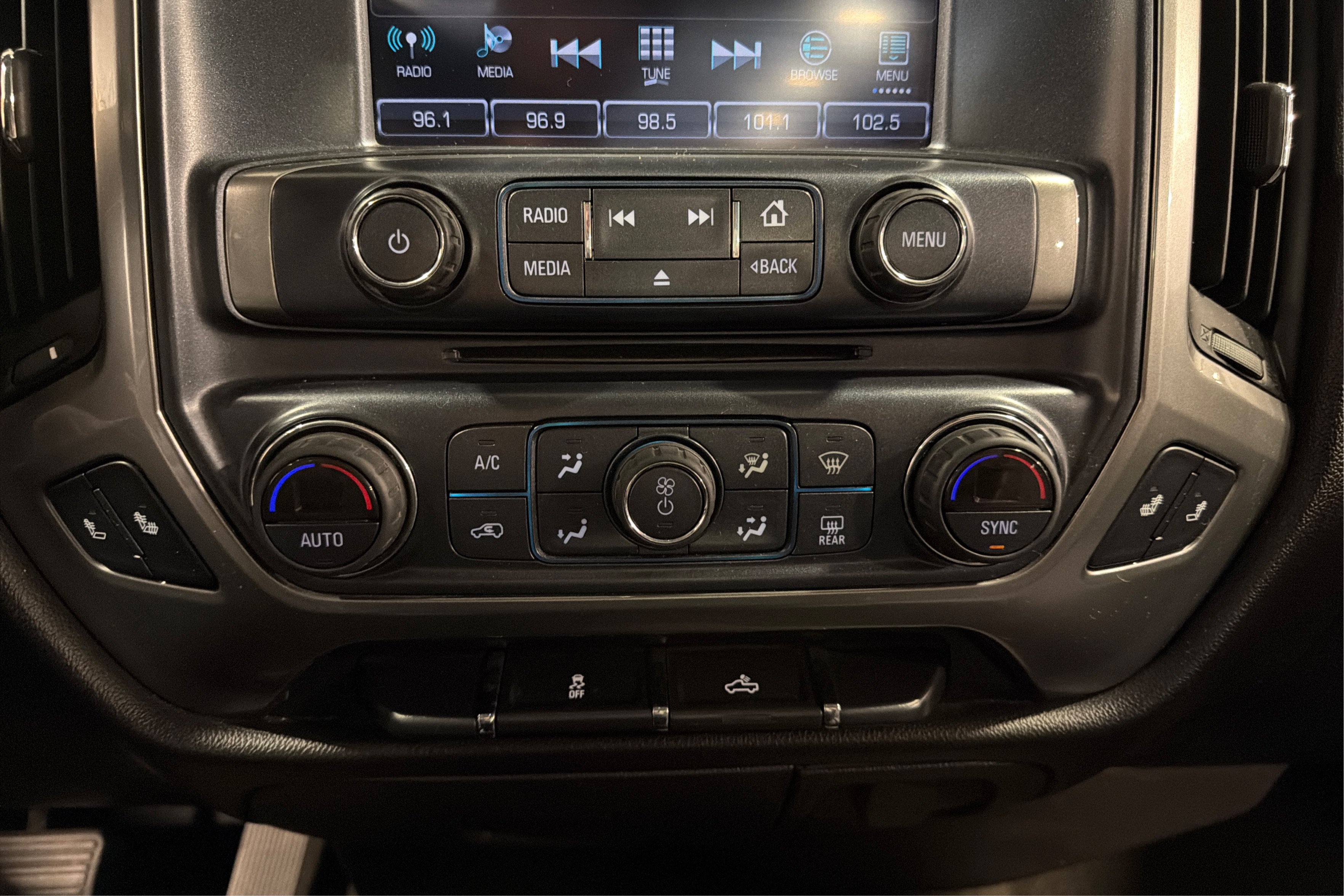 Used 2018 Chevrolet Silverado 1500 LT w/ All Star Edition AWD/4WD image 31