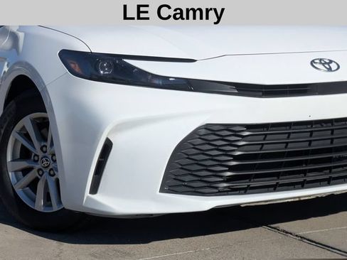Used 2025 Toyota Camry SE FWD image 3