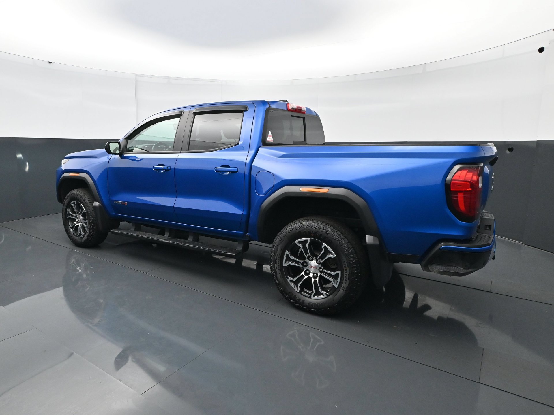 Used 2023 GMC Canyon AT4 w/ AT4 Premium Package AWD/4WD image 4