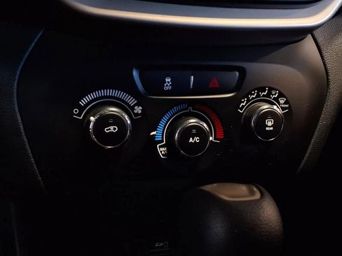 Used 2017 Jeep Cherokee Sport FWD image 20