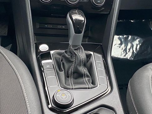 Certified 2024 Volkswagen Taos SE w/ Panoramic Sunroof Package image 8