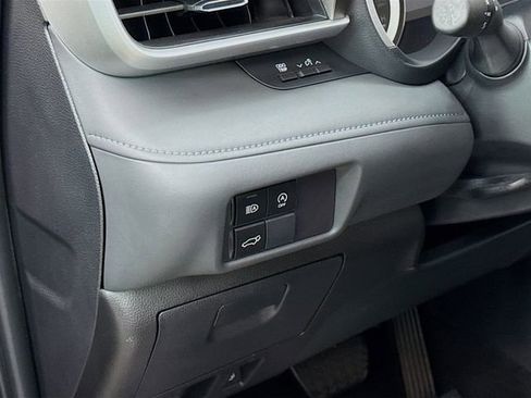 Used 2024 Toyota Highlander XLE image 8