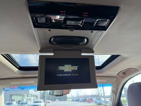 Used 2019 Chevrolet Suburban Premier image 14