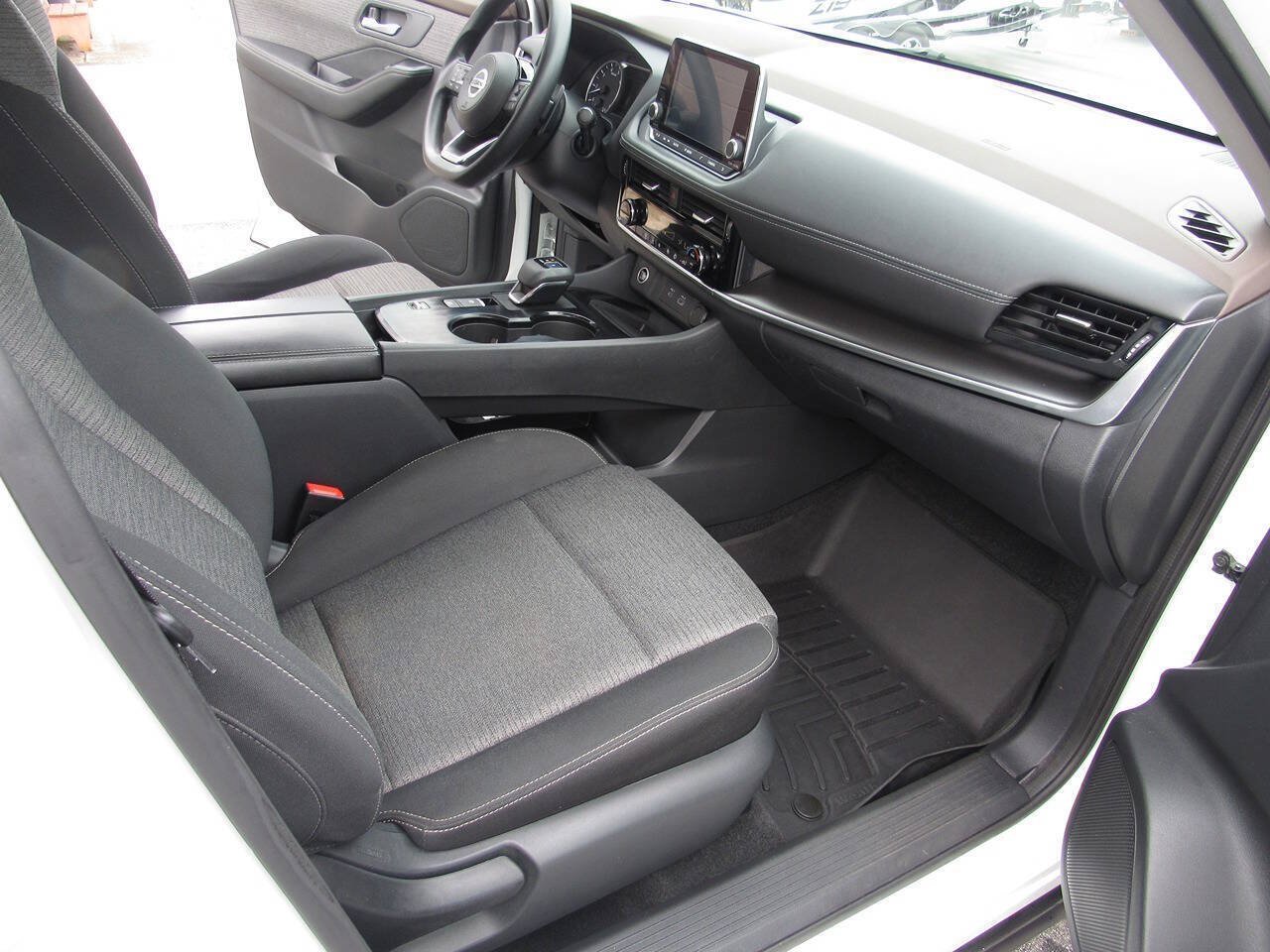 Used 2021 Nissan Rogue SV FWD image 24