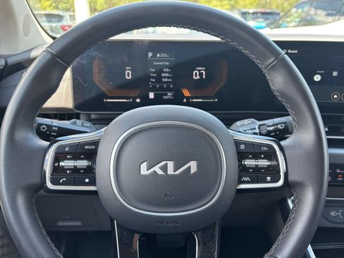 Used 2026 Kia Carnival FWD image 25