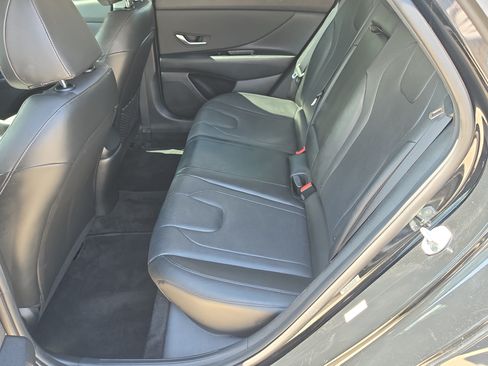 Used 2023 Hyundai Elantra Limited FWD image 16