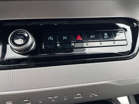 New 2026 Ford Expedition Active image 15