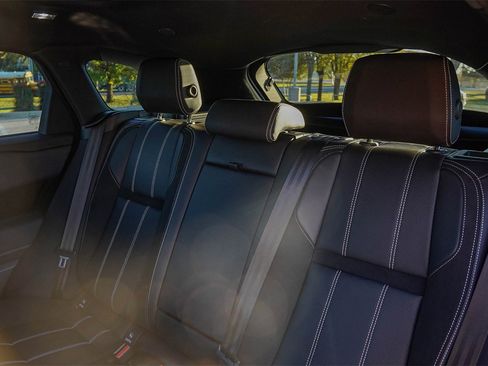 Used 2023 Land Rover Range Rover Velar R-Dynamic S image 30