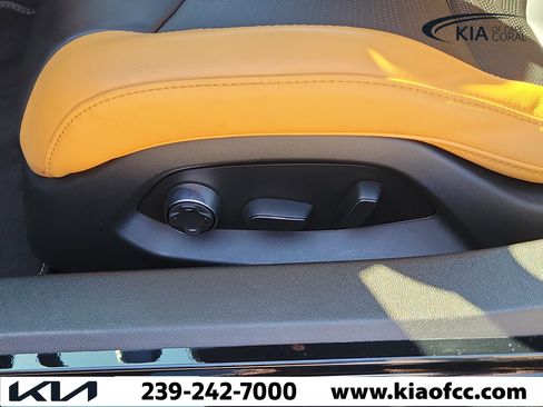 Used 2025 Chevrolet Corvette Stingray Preferred Conv w/ Z51 Performance Package RWD image 17