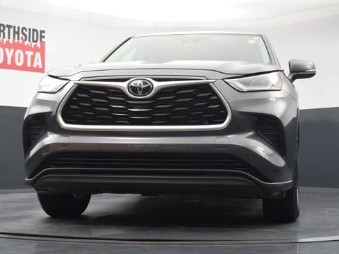 Used 2023 Toyota Highlander L FWD image 31