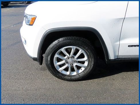 Certified 2021 Jeep Grand Cherokee Laredo image 4