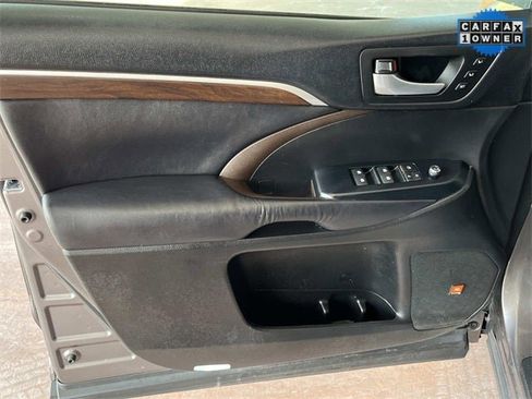 Used 2016 Toyota Highlander Limited image 27