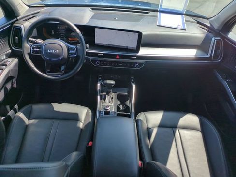 Certified 2025 Kia Sorento EX w/ Panoramic Sunroof Package AWD/4WD image 28