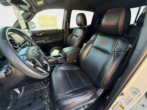 Used 2021 Toyota Tacoma TRD Off-Road w/ Technology Package AWD/4WD image 10