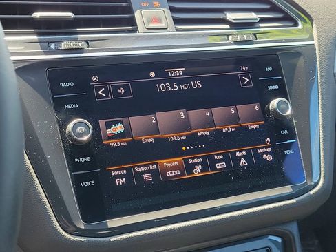 Used 2023 Volkswagen Tiguan SE R-Line image 22